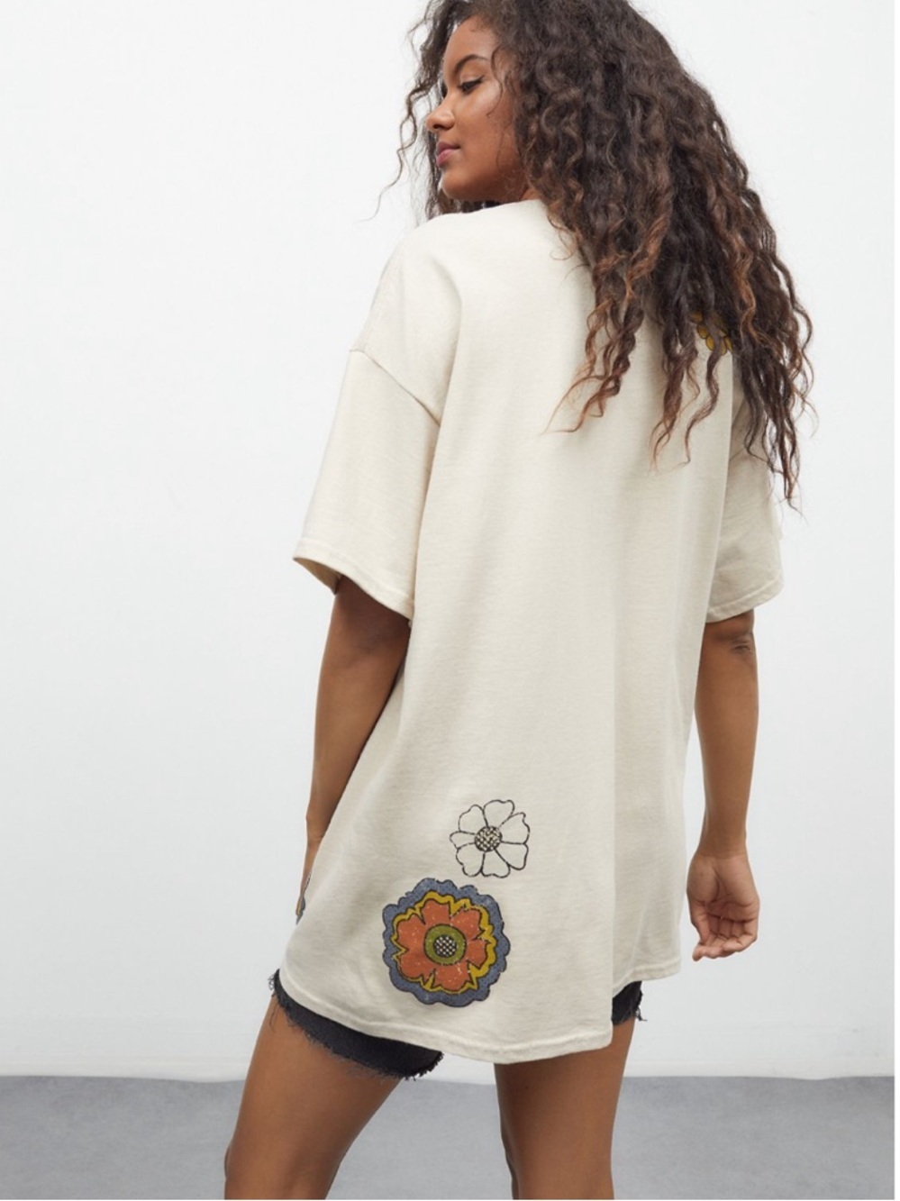 uo the WHO tee - Picture 3 of 6